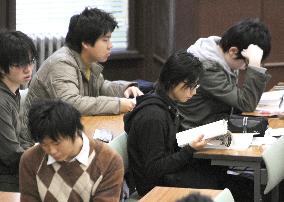 2 days of unified university admission exams underway in Japan