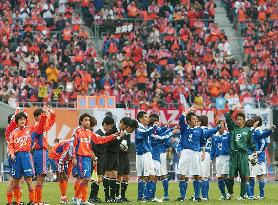 (2)Niigata charity match ends in stalemate