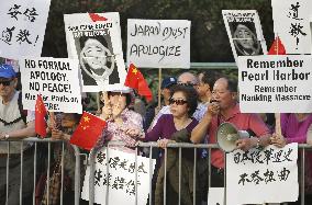 People of Chinese origin protest Abe