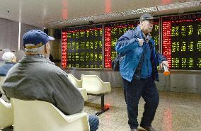 China stock trading halted after shares plunge