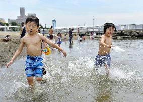 Mercury reaches 30 C at 180 spots in Japan