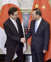 Japanese PM's aide meets China's top diplomat over summit