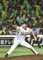 Wada gets 14th win as Hawks regain PL lead