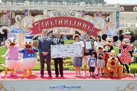 Tokyo Disneyland, DisneySea welcome 700 millionth visitor