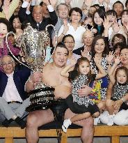 Sumo: Harumafuji beats Goeido in playoff to win 9th career title
