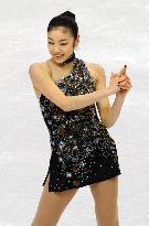 Kim Yu Na tops short program