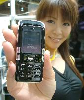 NTT DoCoMo unveils smallest Net cellphone