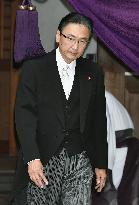 Ex-minister Furuya visits Yasukuni