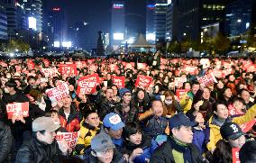 Hundreds of thousands rally in Seoul to demand Park's resignation