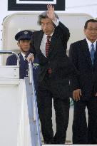 Koizumi leaves Japan on 4-nation trip