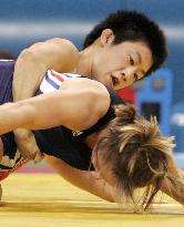 (1)Japanese into finals, Hamaguchi falls in wrestling