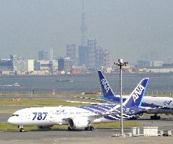 1st of ANA's Boeing 787 at Haneda