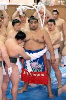 Rope belt woven for yokozuna Musashimaru