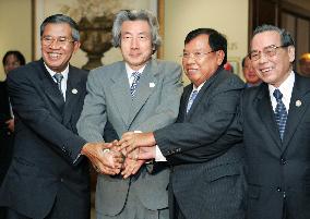 Koizumi meet with leaders of Cambodia, Laos, Vietnam