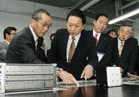 Hatoyama visits nano-technology lab