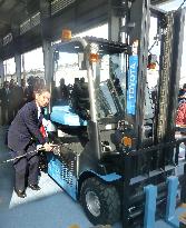 Kansai Int'l Airport starts tests on fuel cell forklifts