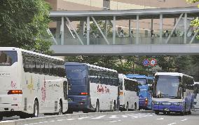 Sightseeing buses for foreign tourists face lack of parking space