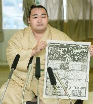 Kakuryu takes prestigious east yokozuna slot for Kyushu basho