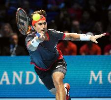 Murray wins opening match at World Tour Finals