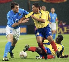 (12)Italy beat Ecuador 2-0