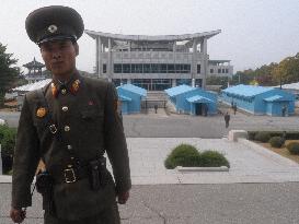 N. Korean soldiers at Panmunjeom