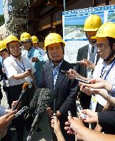 Keidanren chief visits Onagawa nuclear plant