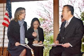 U.S. envoy Kennedy visits Kairakuen garden in Mito