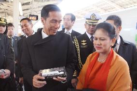 Indonesian President Jokowi, wife board bullet train in Japan