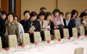 Visitors see Imperial Palace's Homeiden banquet hall