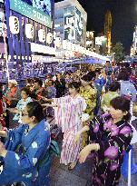 2,000 perform Bon dance in Osaka, breaking Guinness record