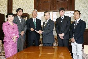 Opposition steps up pressure on ruling camp to reopen Diet