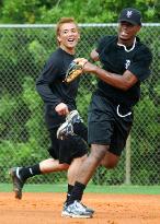 (2)Mets' Matsui trains with Reyes