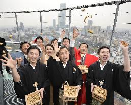 Bean-throwing event held at Osaka's Tsutenkaku tower