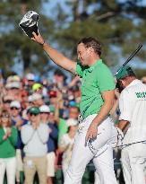 Willett wins Masters after shocking stumble by Spieth