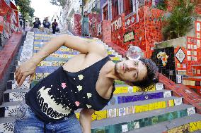 Street performer in Rio