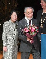 Nobel laureate Ohsumi gives lecture in Stockholm