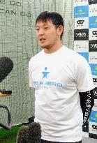Free agent pitcher Iwakuma