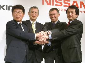 Nissan, NEC to supply advanced lithium-ion batteries by 2009