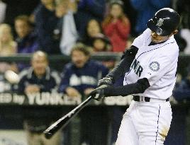Ichiro ties Harimoto's record for most career hits