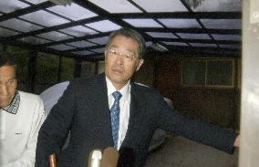 (2)Tsutsumi admits role in false stock reports, insider trading