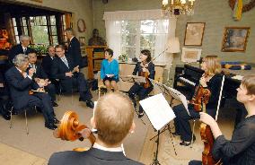 Koizumi visits house of Finnish composer Sibelius