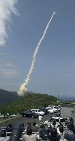 (3)Japan launches asteroid sampling probe