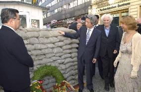 (4)Koizumi tours Berlin