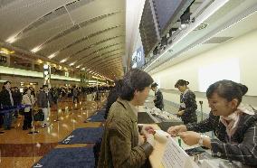 (2)Haneda airport opens new passenger terminal