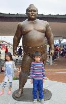 Bronze statue of ex-ozeki Kaio unveiled in hometown