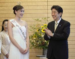 U.S cherry blossom queen visits Japanese PM Abe