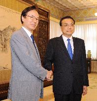 Japan PM Abe's top aide meets Chinese premier