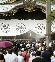 Abe sends offering as Cabinet ministers visit war-linked shrine