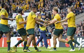 Australia edge Scotland on last-minute penalty