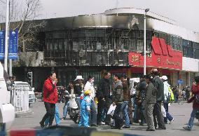 Tibet's capital quiet after riots, armed forces remain in sight